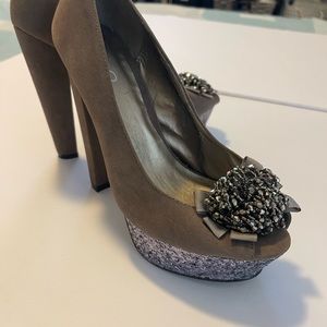 ALDO women’s platform high heel shoe 8.5